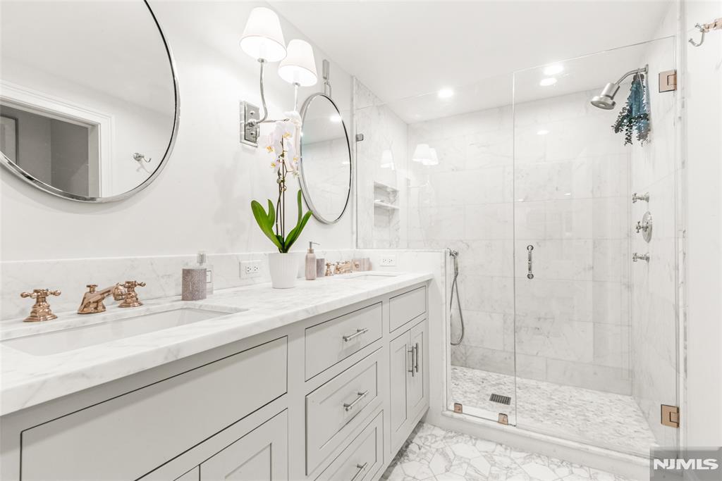property viewer photo 17