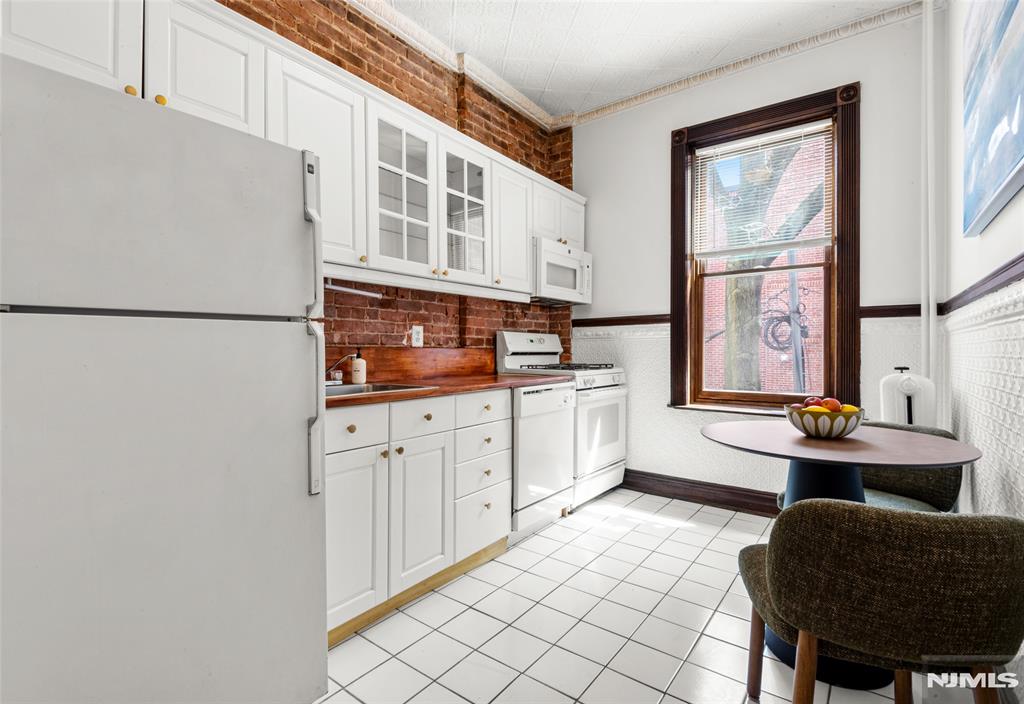 property viewer photo 26