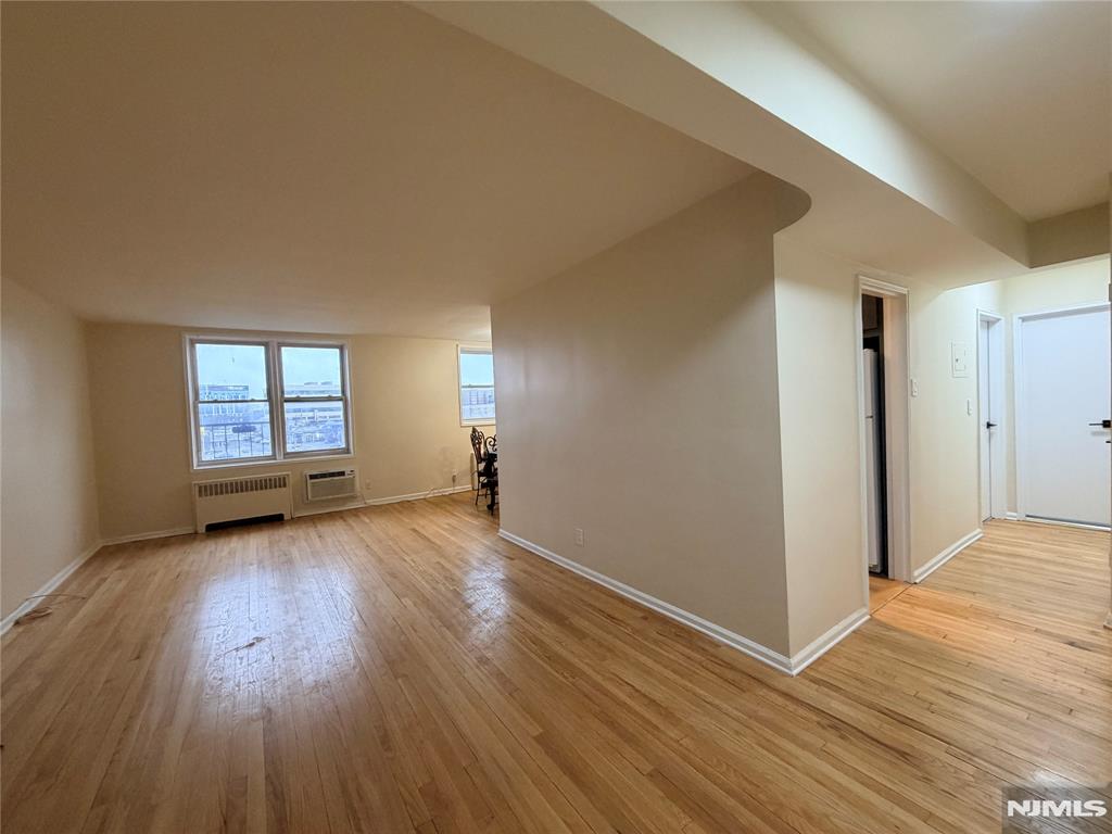 property viewer photo 1