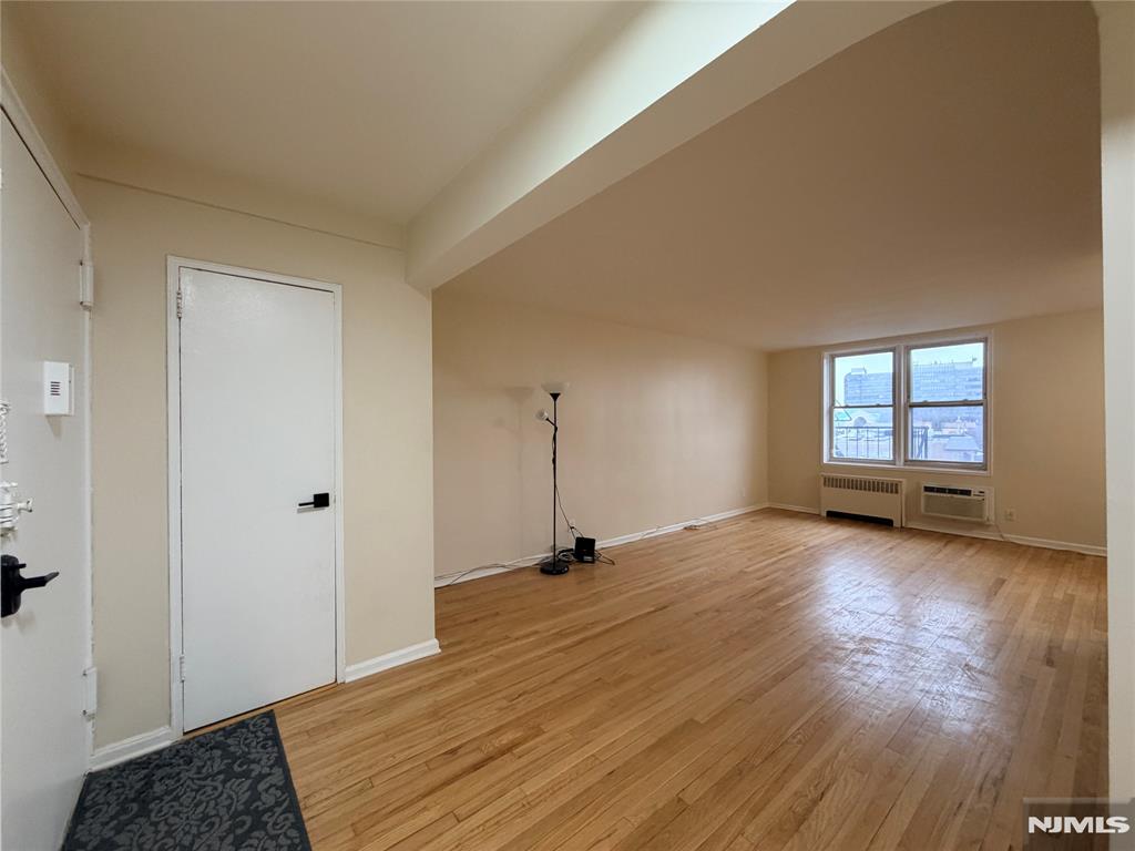 property viewer photo 2