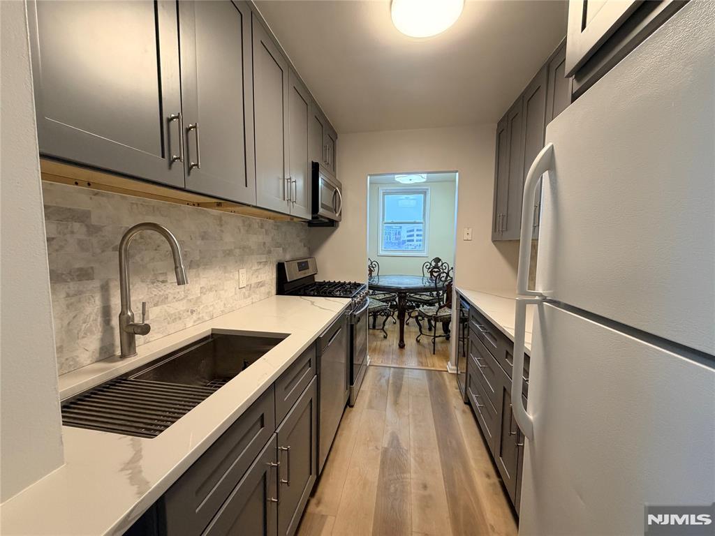property viewer photo 6
