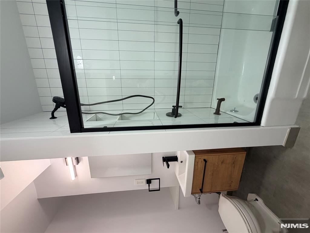 property viewer photo 9