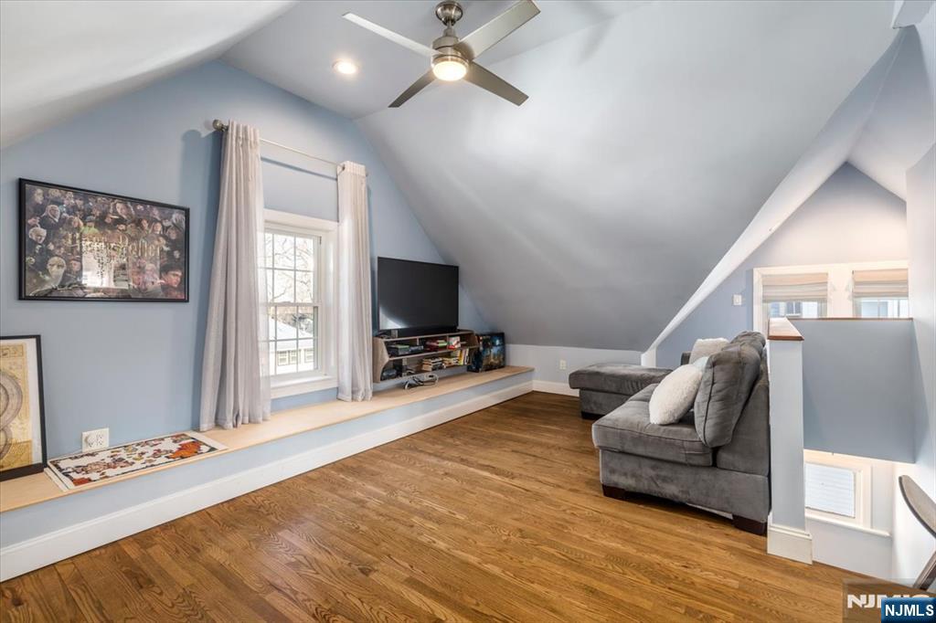 property viewer photo 28