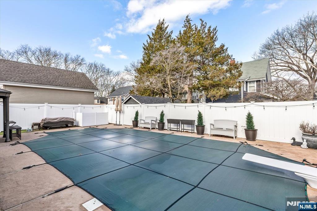 property viewer photo 37