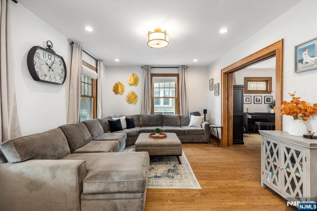 property viewer photo 6