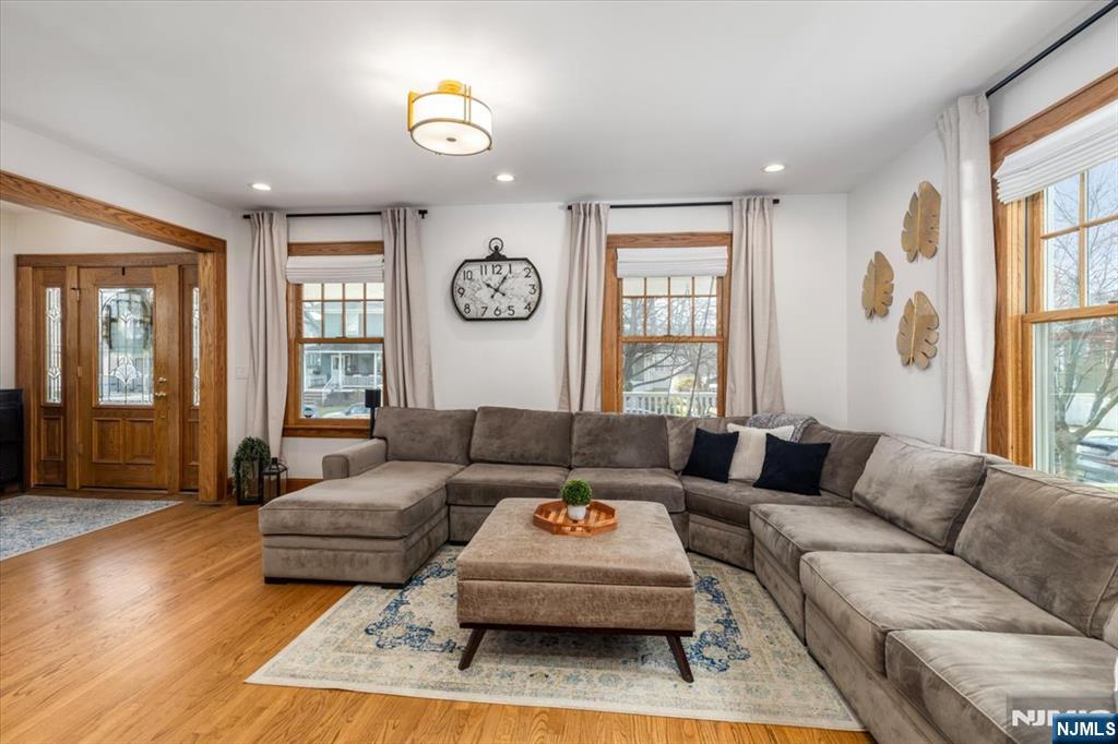property viewer photo 7