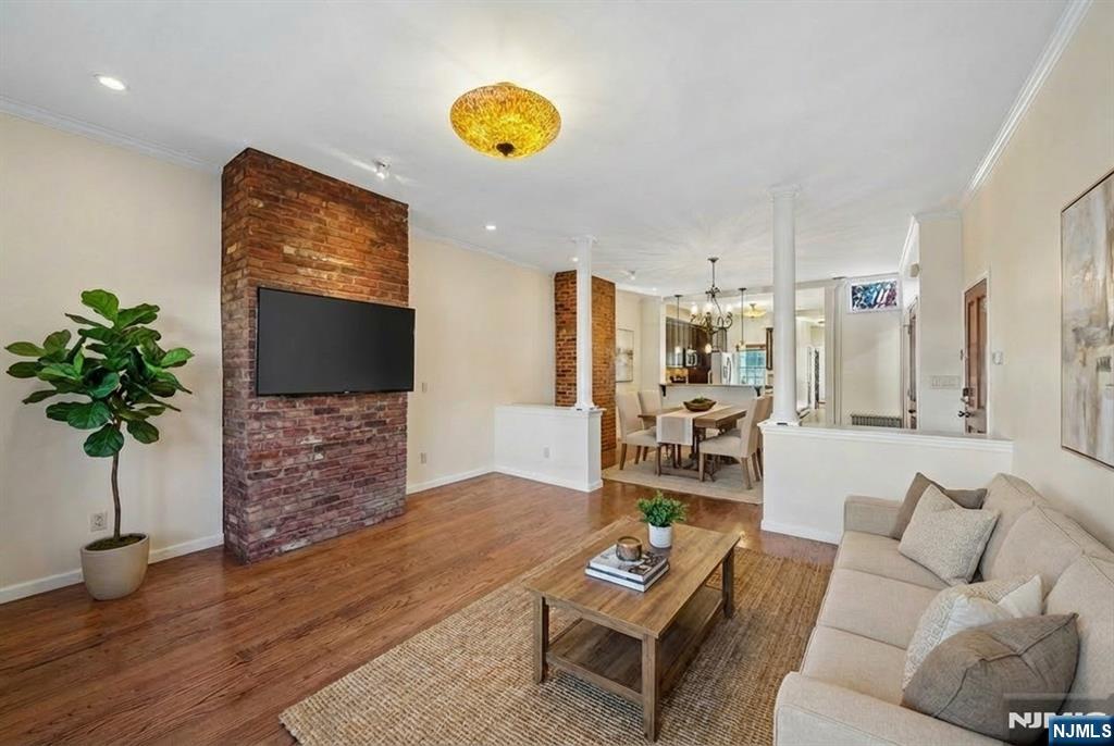 property viewer photo 3