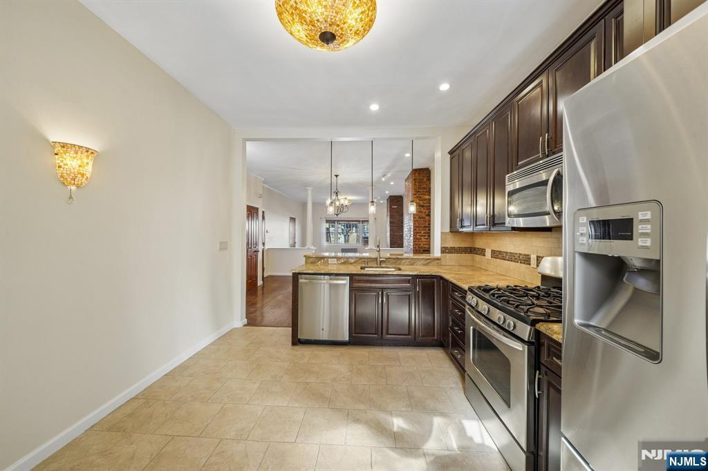 property viewer photo 6