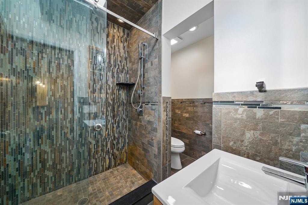 property viewer photo 8