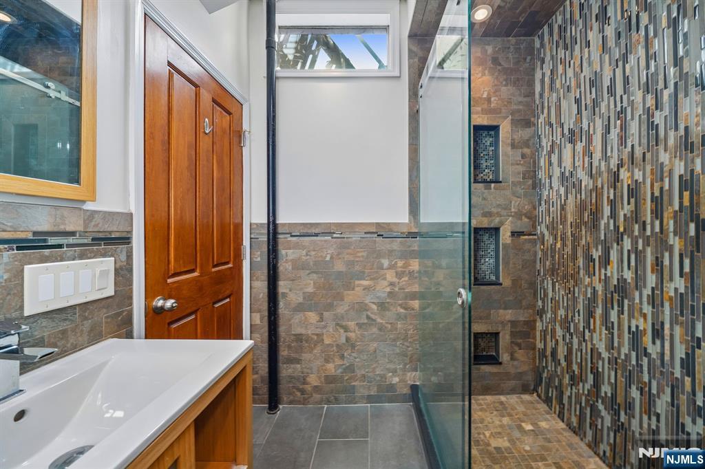 property viewer photo 9