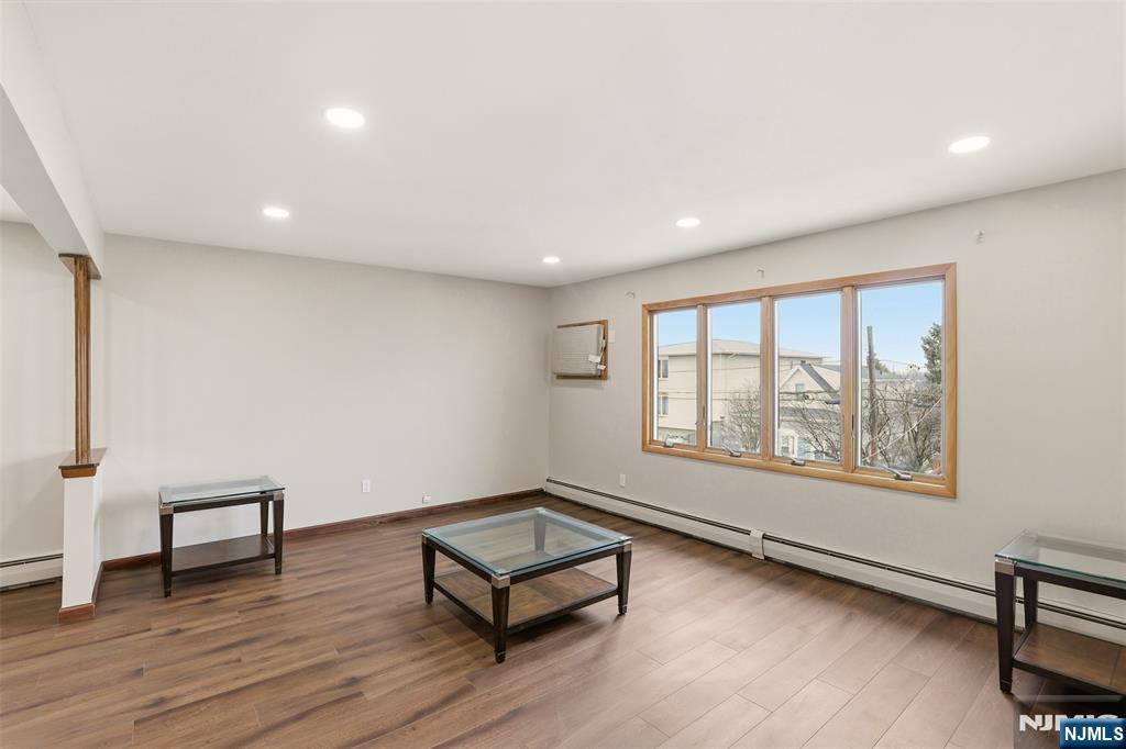 property viewer photo 4