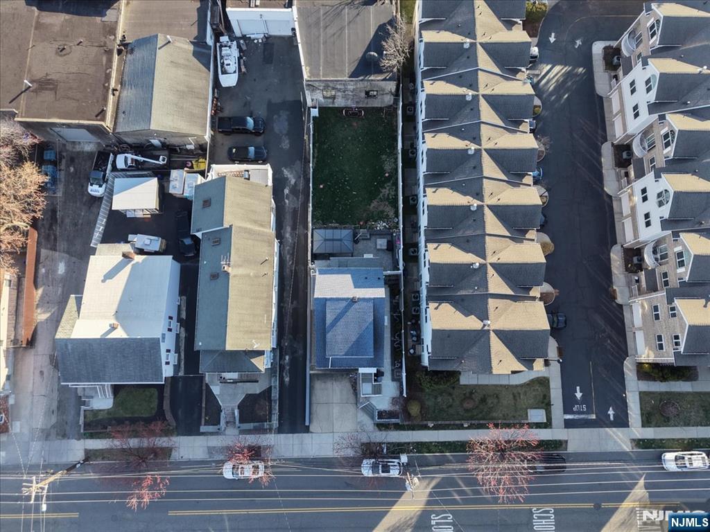 main property photo 32