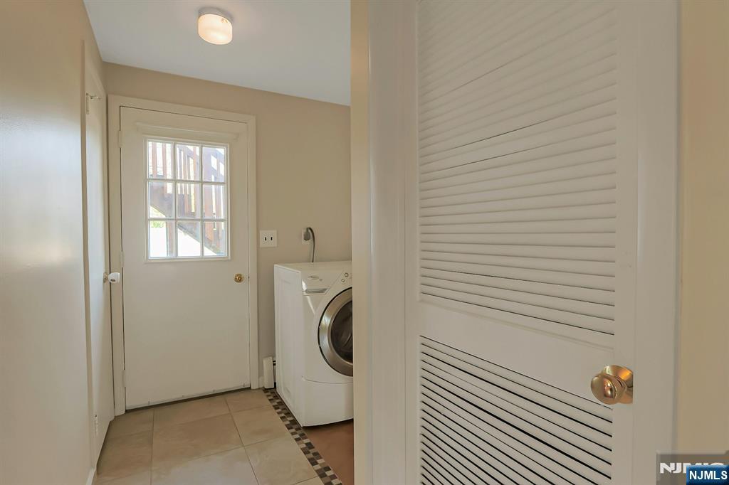 property viewer photo 35
