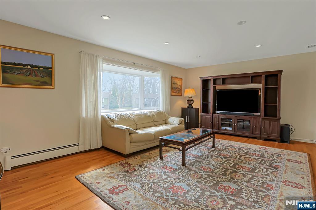 property viewer photo 7