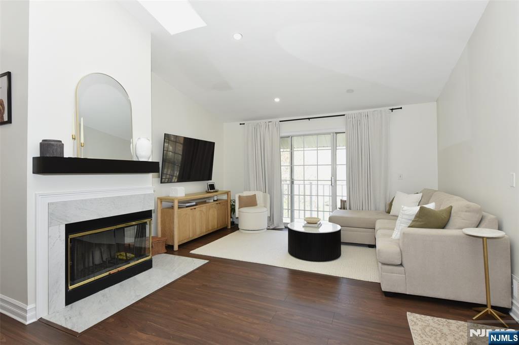 property viewer photo 3
