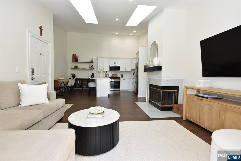property viewer photo 4