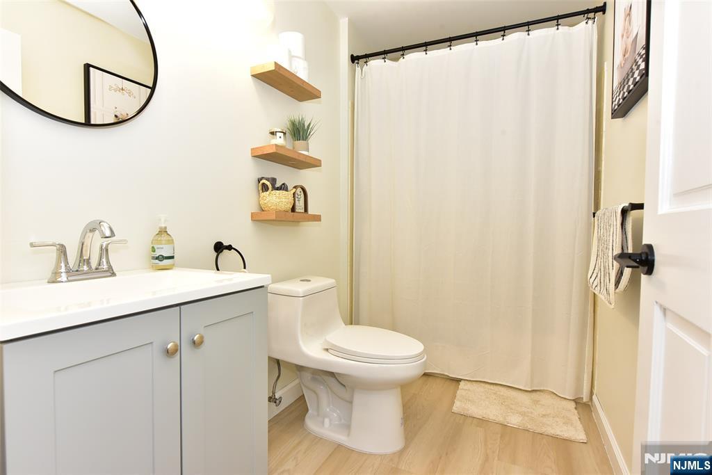 property viewer photo 7