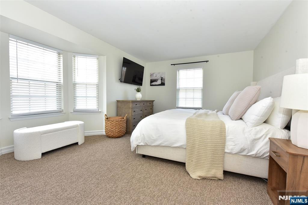 property viewer photo 9