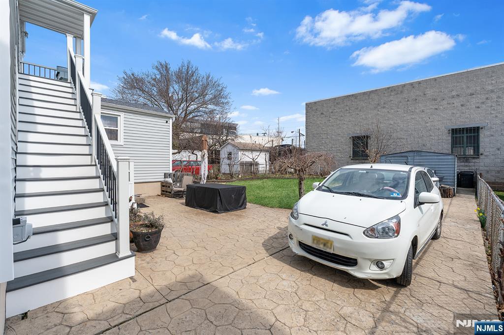 main property photo 20