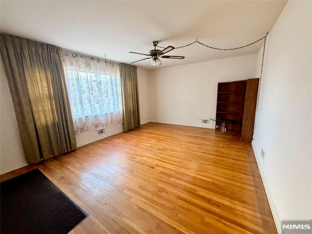 property viewer photo 1