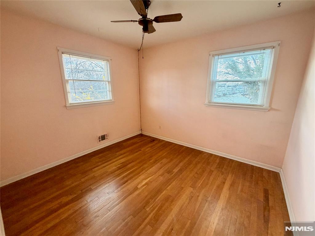 property viewer photo 4