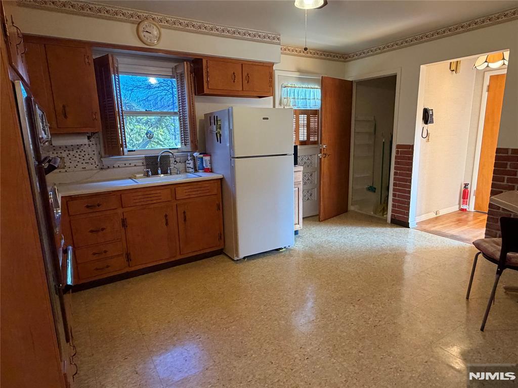 property viewer photo 7