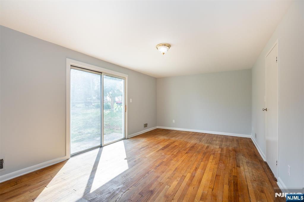property viewer photo 15