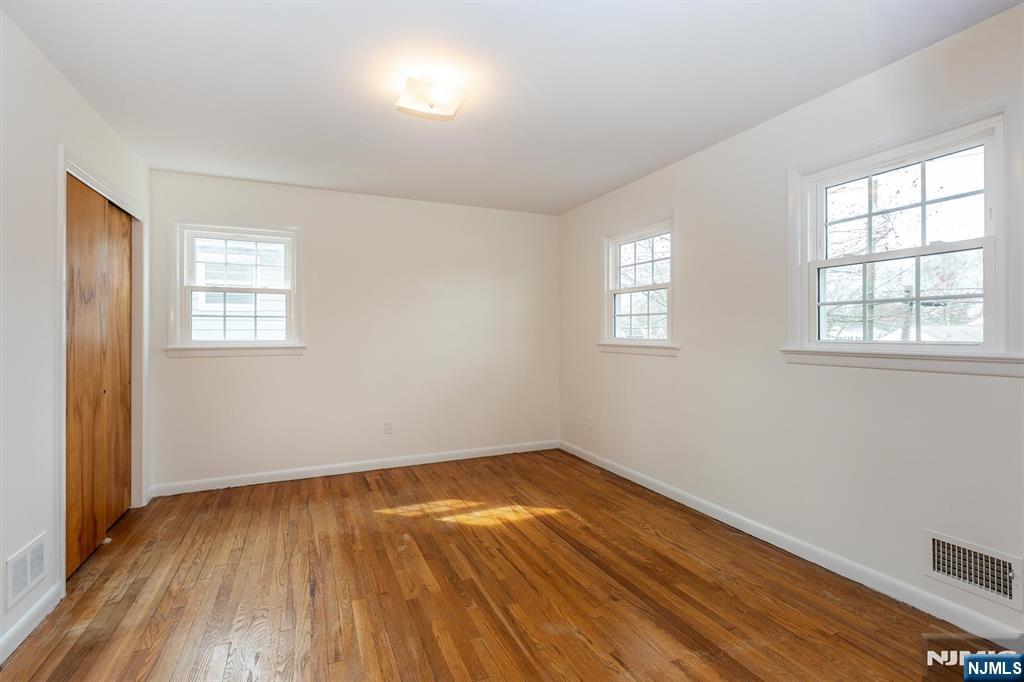 property viewer photo 16
