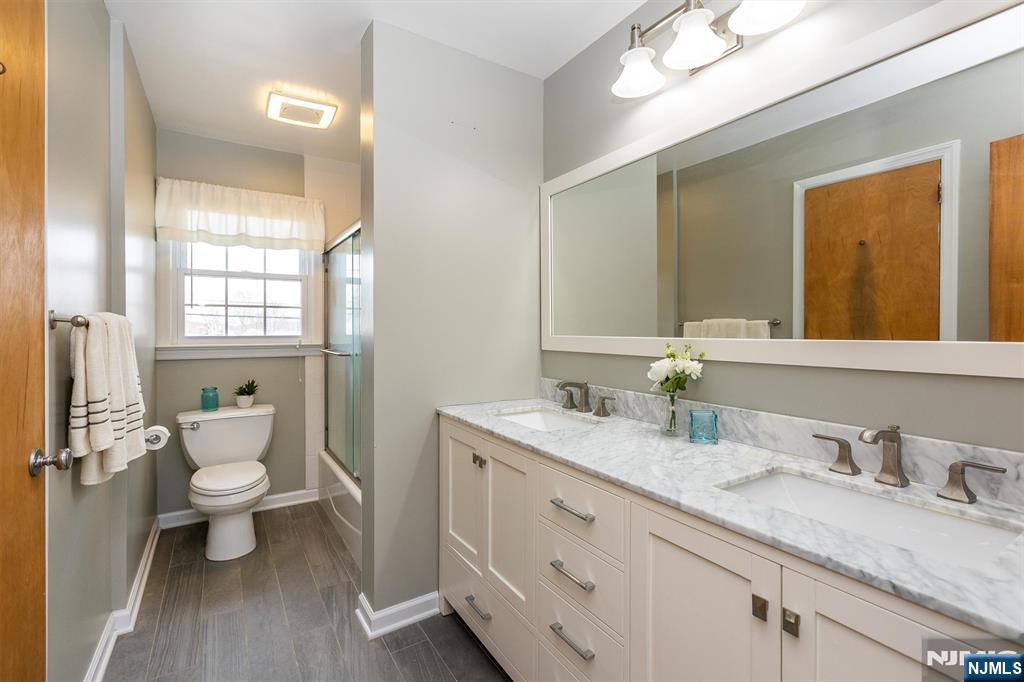 property viewer photo 18