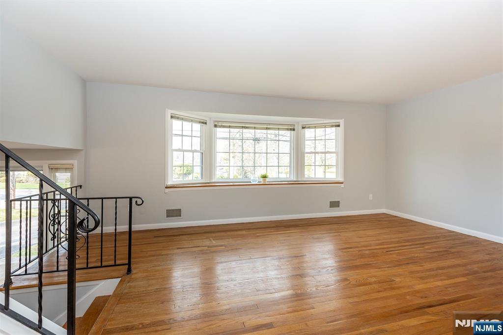 property viewer photo 4