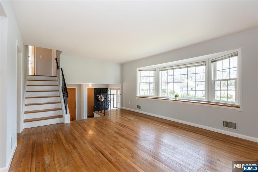 property viewer photo 6