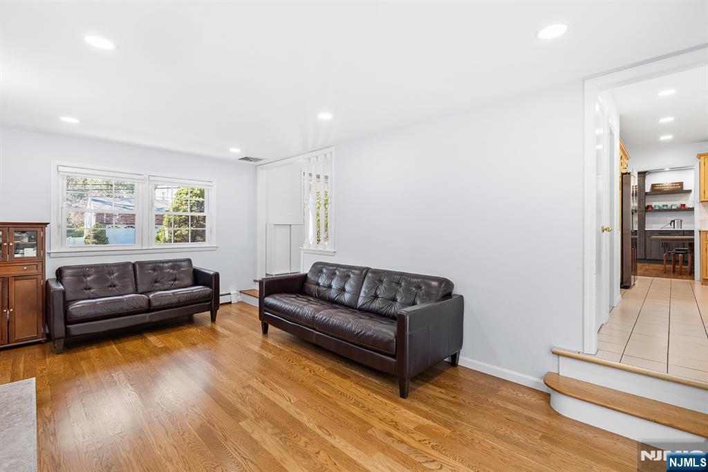 property viewer photo 4