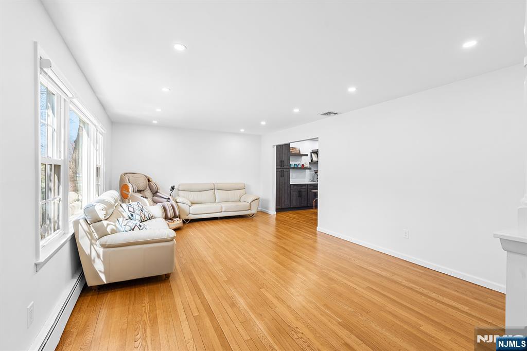 property viewer photo 5