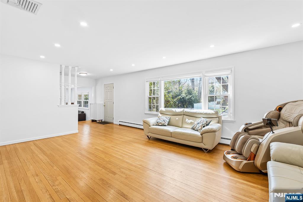 property viewer photo 6