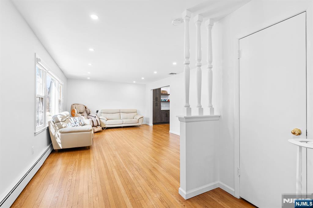 property viewer photo 7