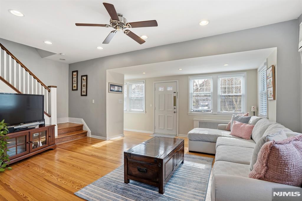 property viewer photo 4