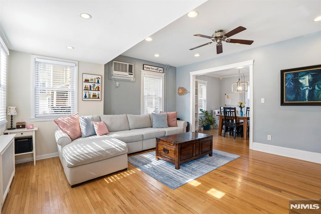 property viewer photo 5
