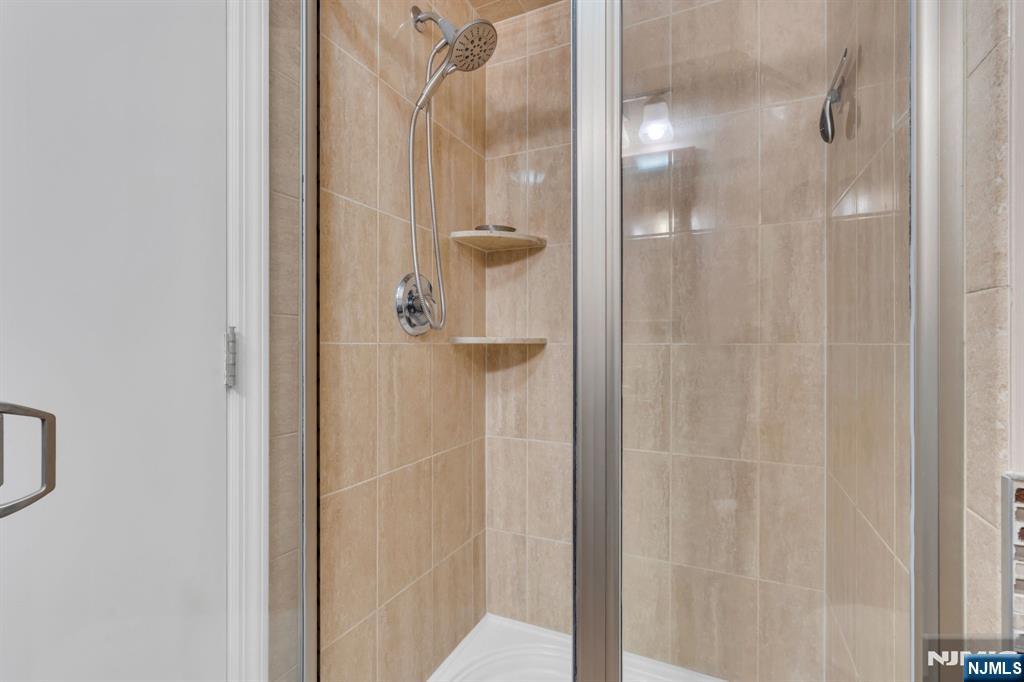 property viewer photo 21
