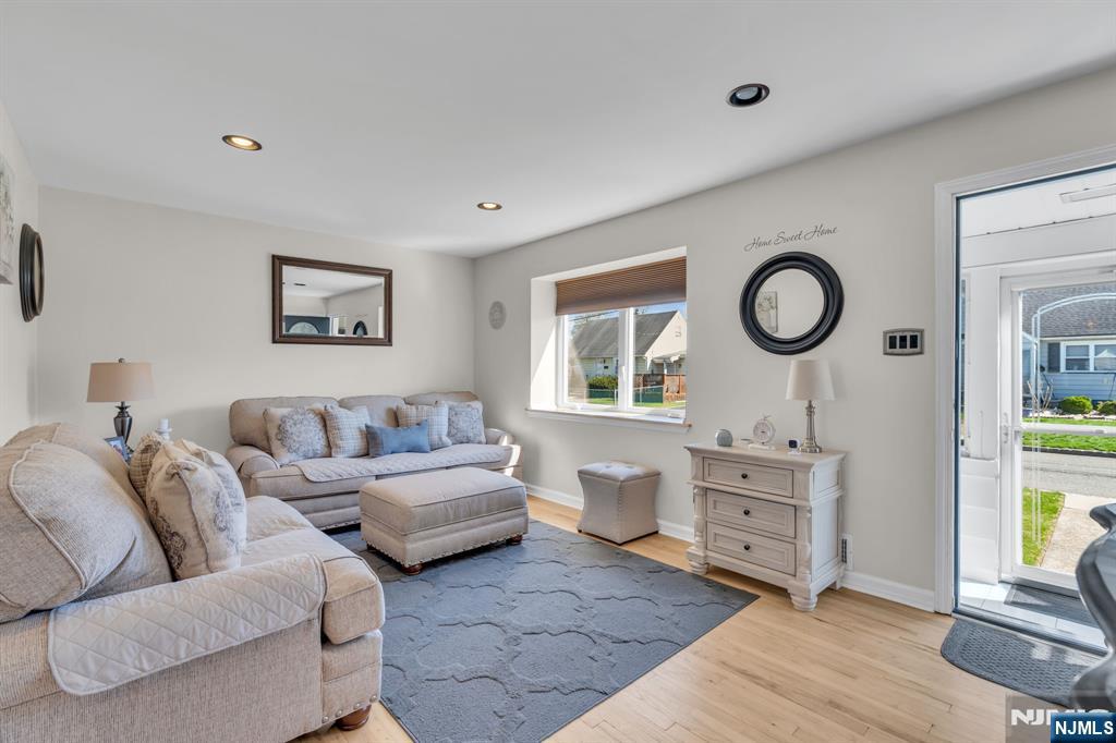 property viewer photo 5