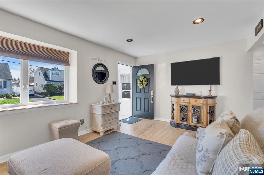 property viewer photo 6