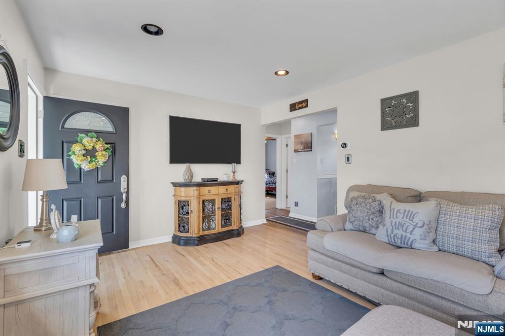 property viewer photo 7
