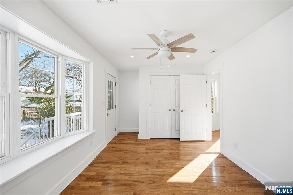 property viewer photo 12