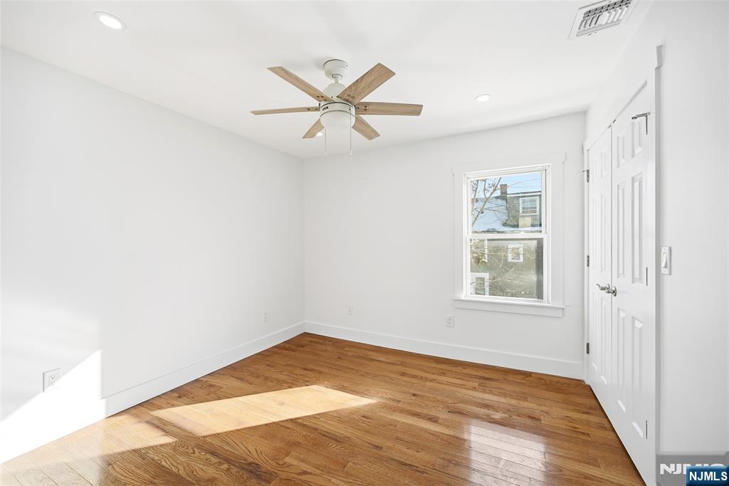 property viewer photo 14