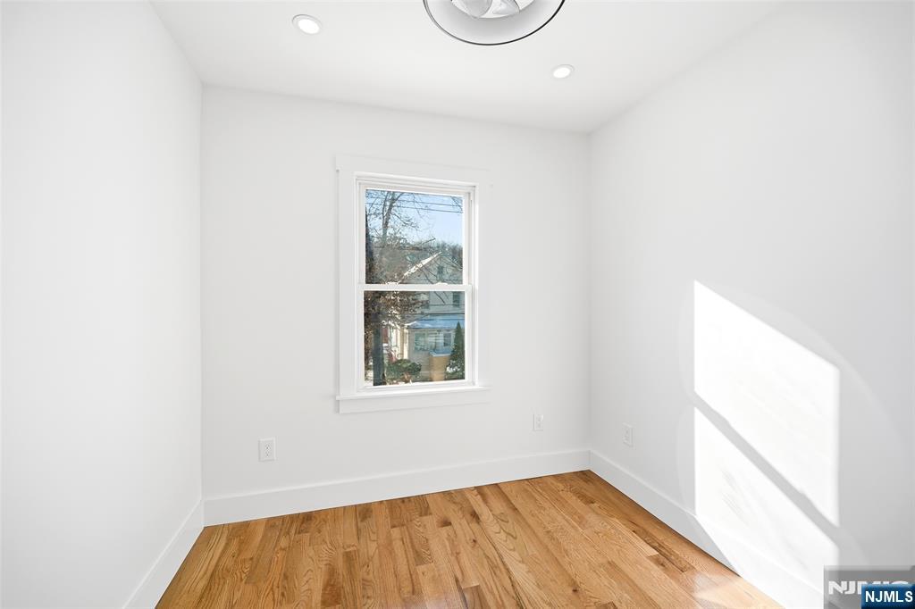 property viewer photo 18