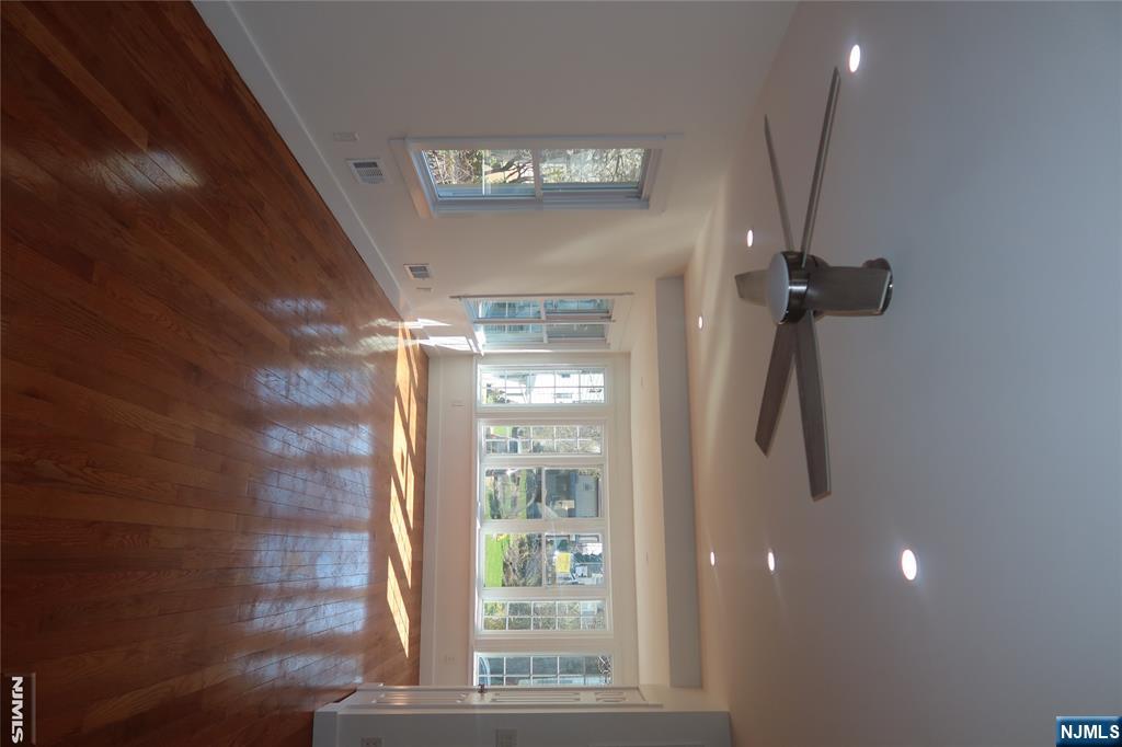 property viewer photo 25