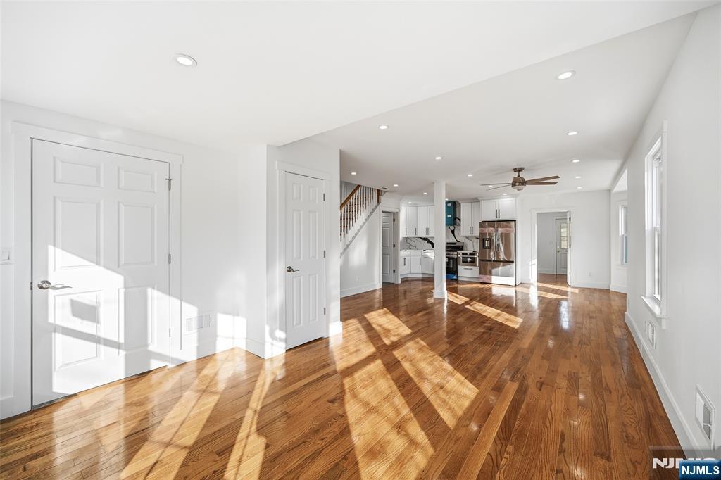 property viewer photo 3