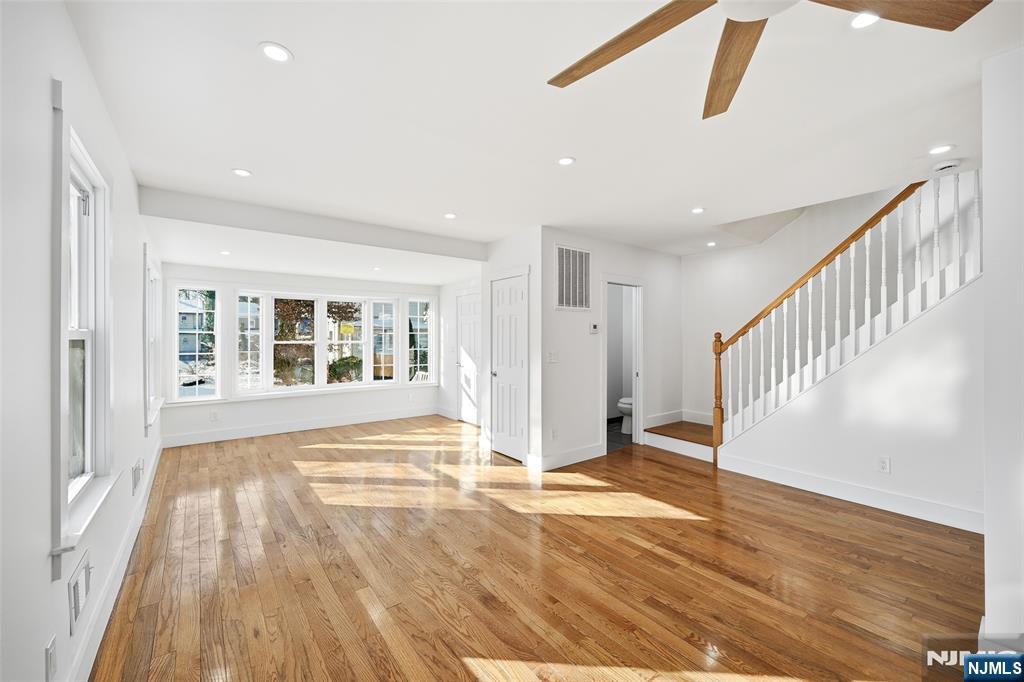 property viewer photo 5