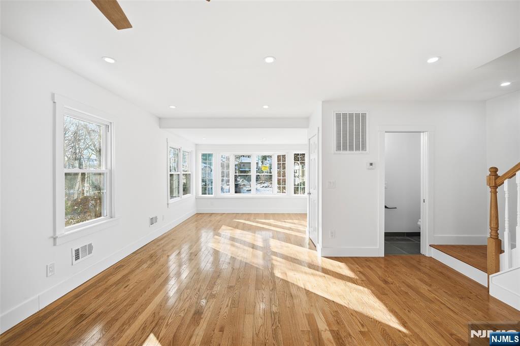 property viewer photo 6