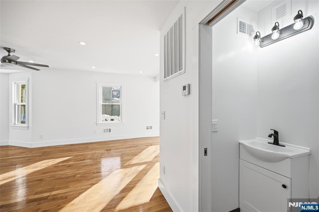 property viewer photo 7