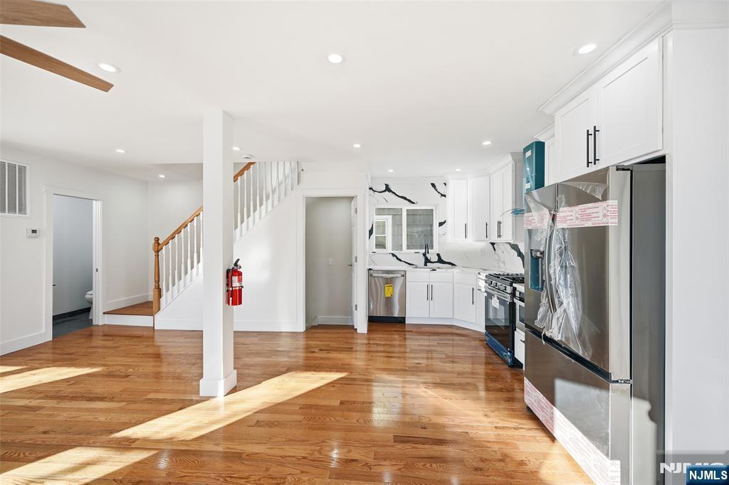property viewer photo 9